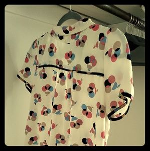 Blouse with keyhole back